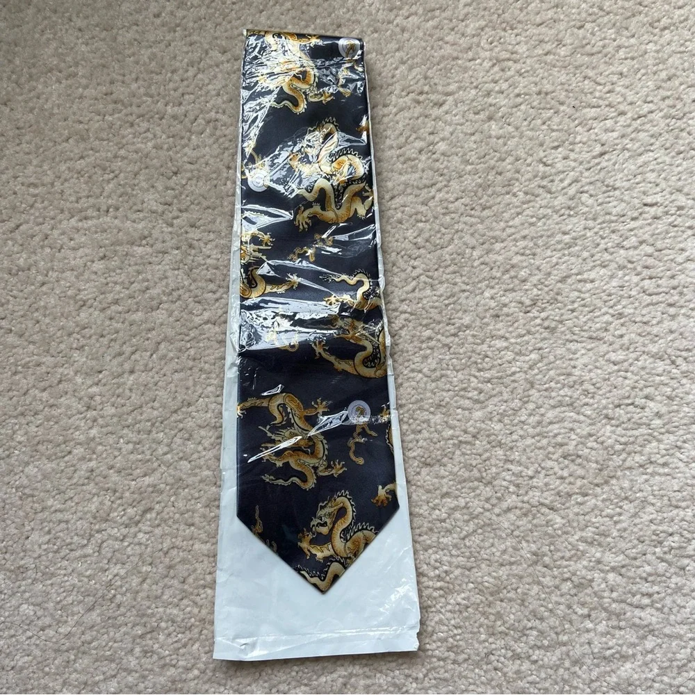 NWOT Grey & Gold Dragon Print Tie – Satin Finish Novelty Necktie